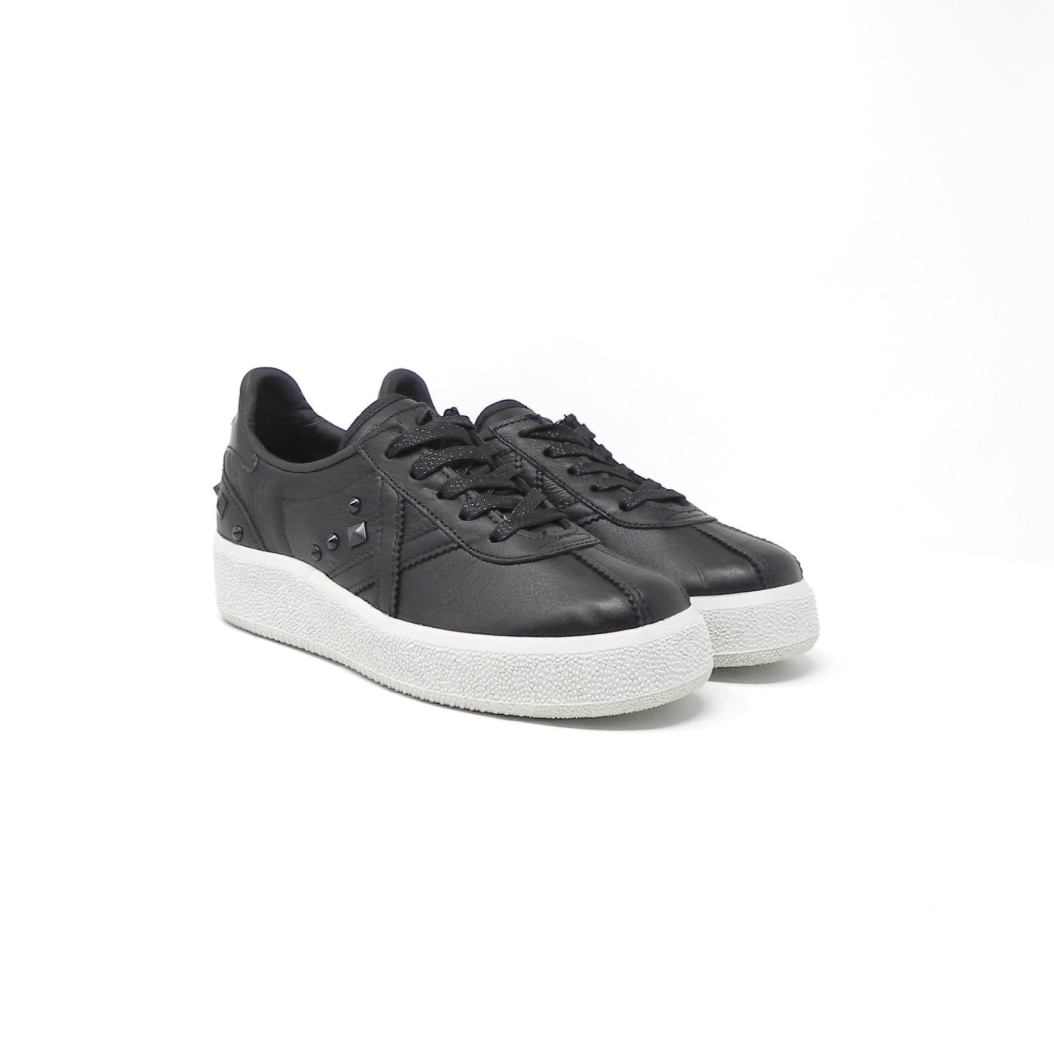MUNICH - Sneakers